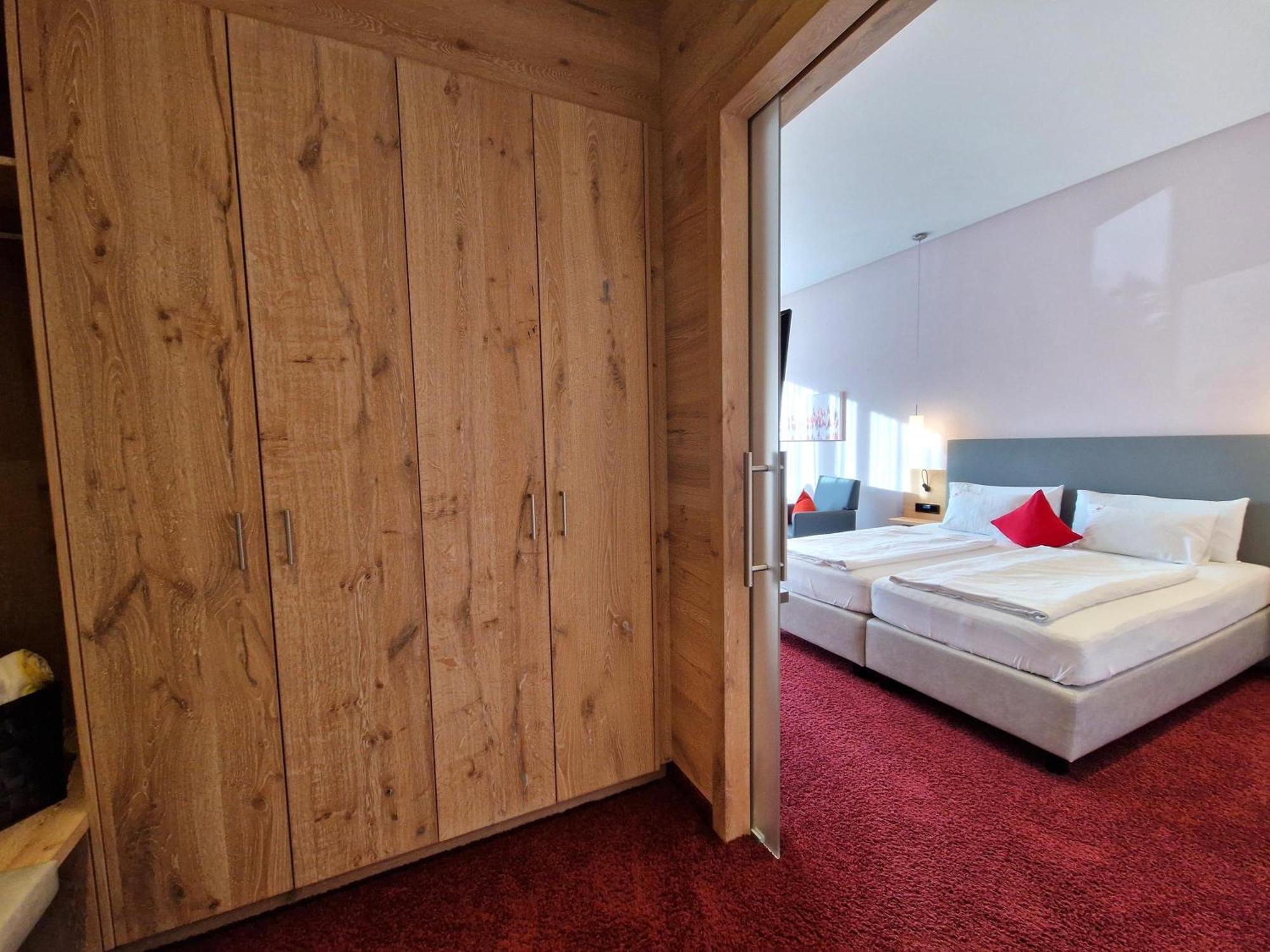 האסלאך אים קינזיגטאל Mosers Blume Relax & Genuss Hotel מראה חיצוני תמונה