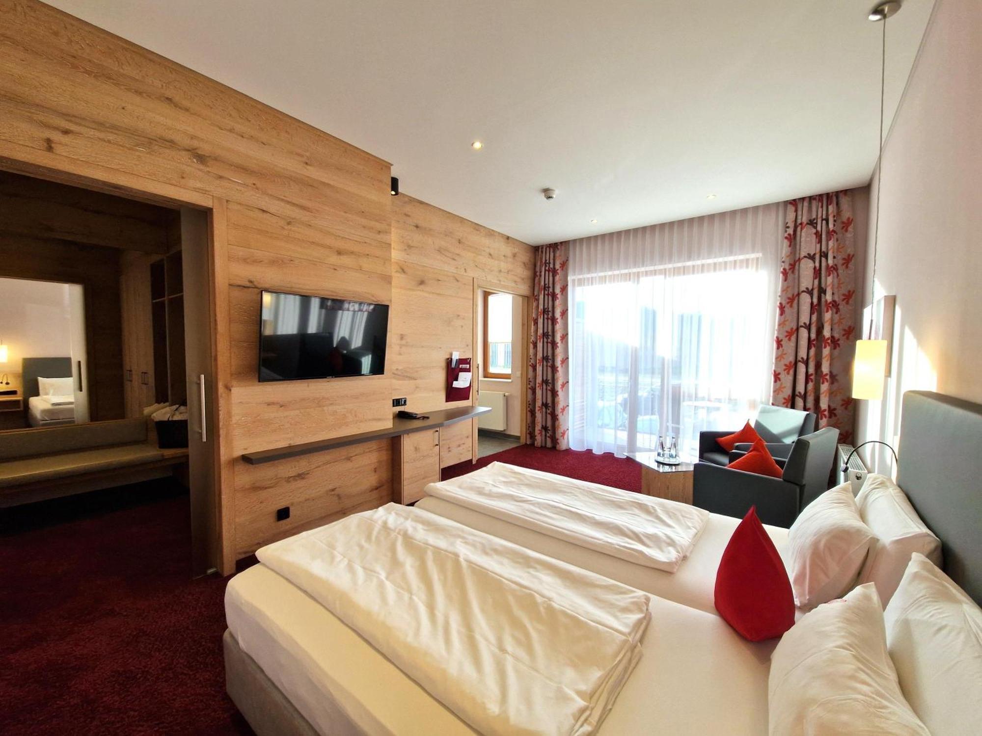האסלאך אים קינזיגטאל Mosers Blume Relax & Genuss Hotel מראה חיצוני תמונה