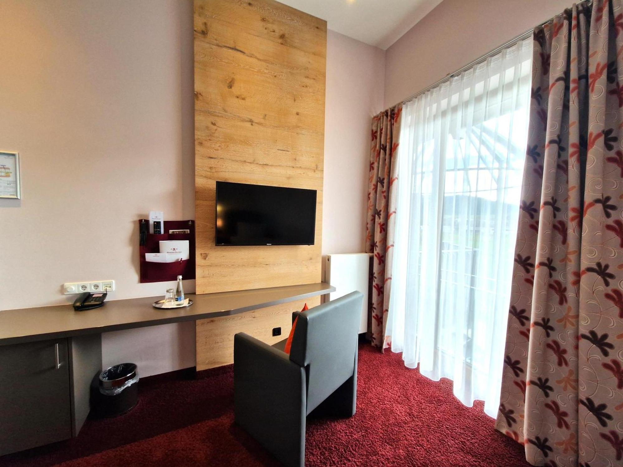 האסלאך אים קינזיגטאל Mosers Blume Relax & Genuss Hotel מראה חיצוני תמונה