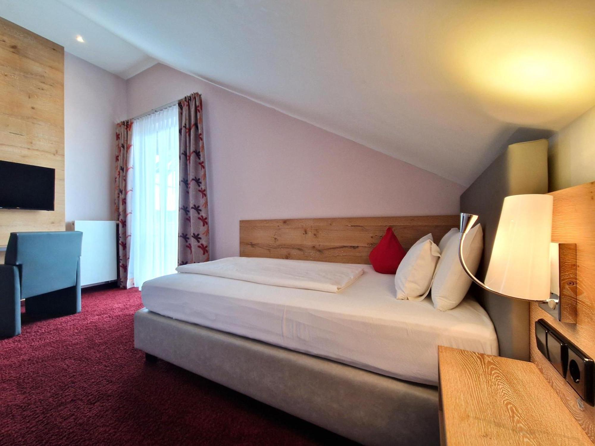 האסלאך אים קינזיגטאל Mosers Blume Relax & Genuss Hotel מראה חיצוני תמונה
