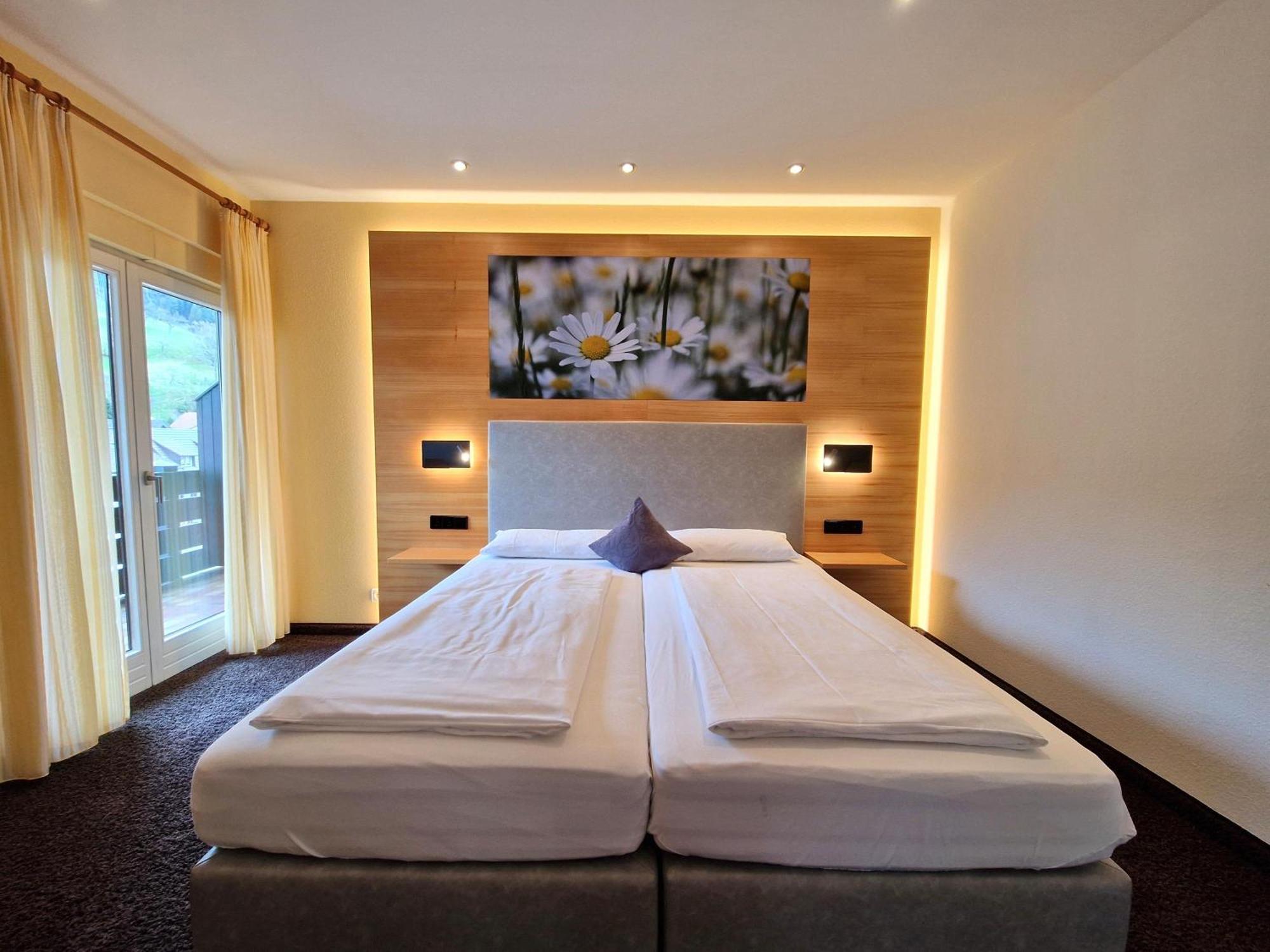 האסלאך אים קינזיגטאל Mosers Blume Relax & Genuss Hotel מראה חיצוני תמונה