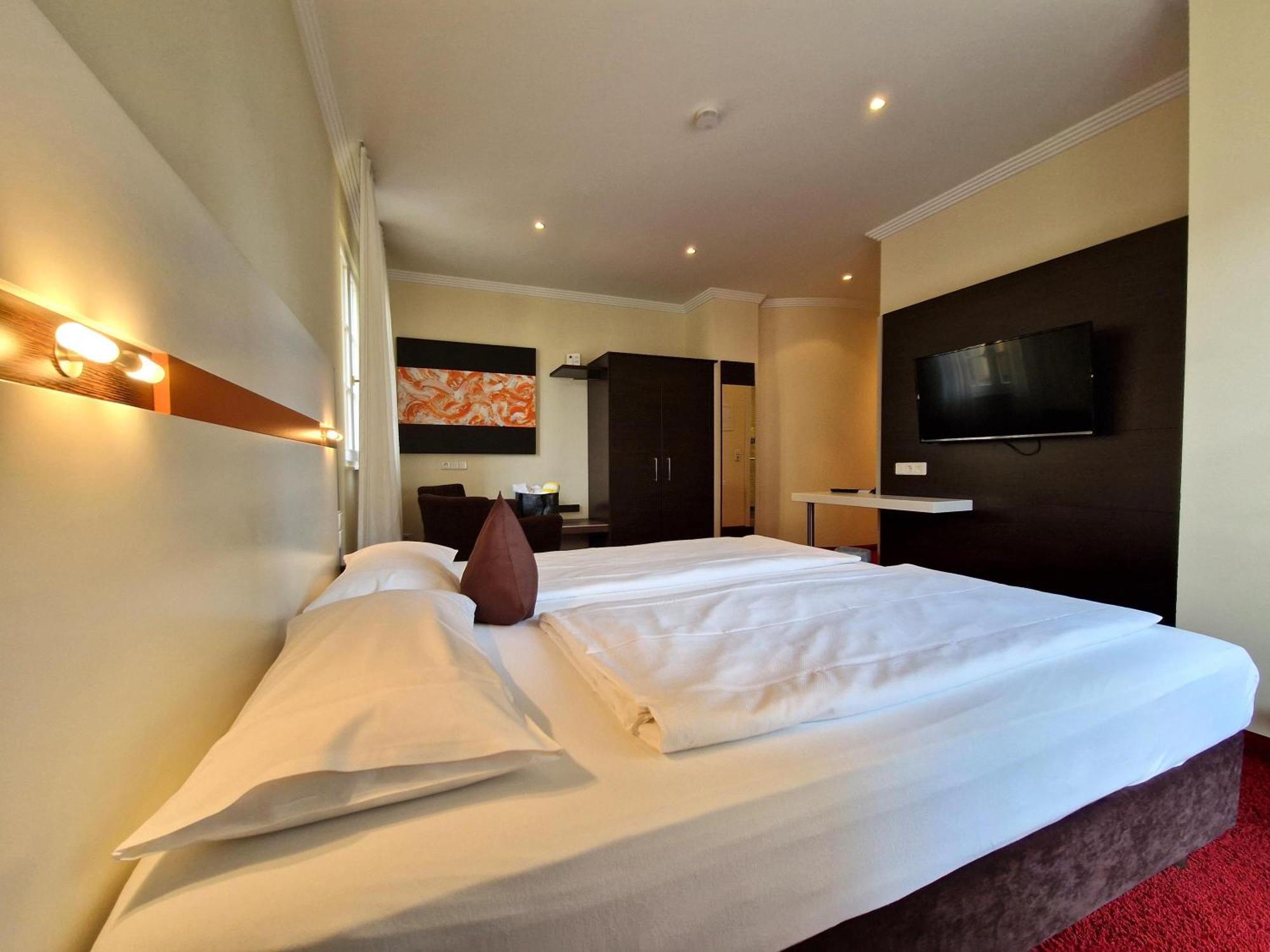 האסלאך אים קינזיגטאל Mosers Blume Relax & Genuss Hotel מראה חיצוני תמונה