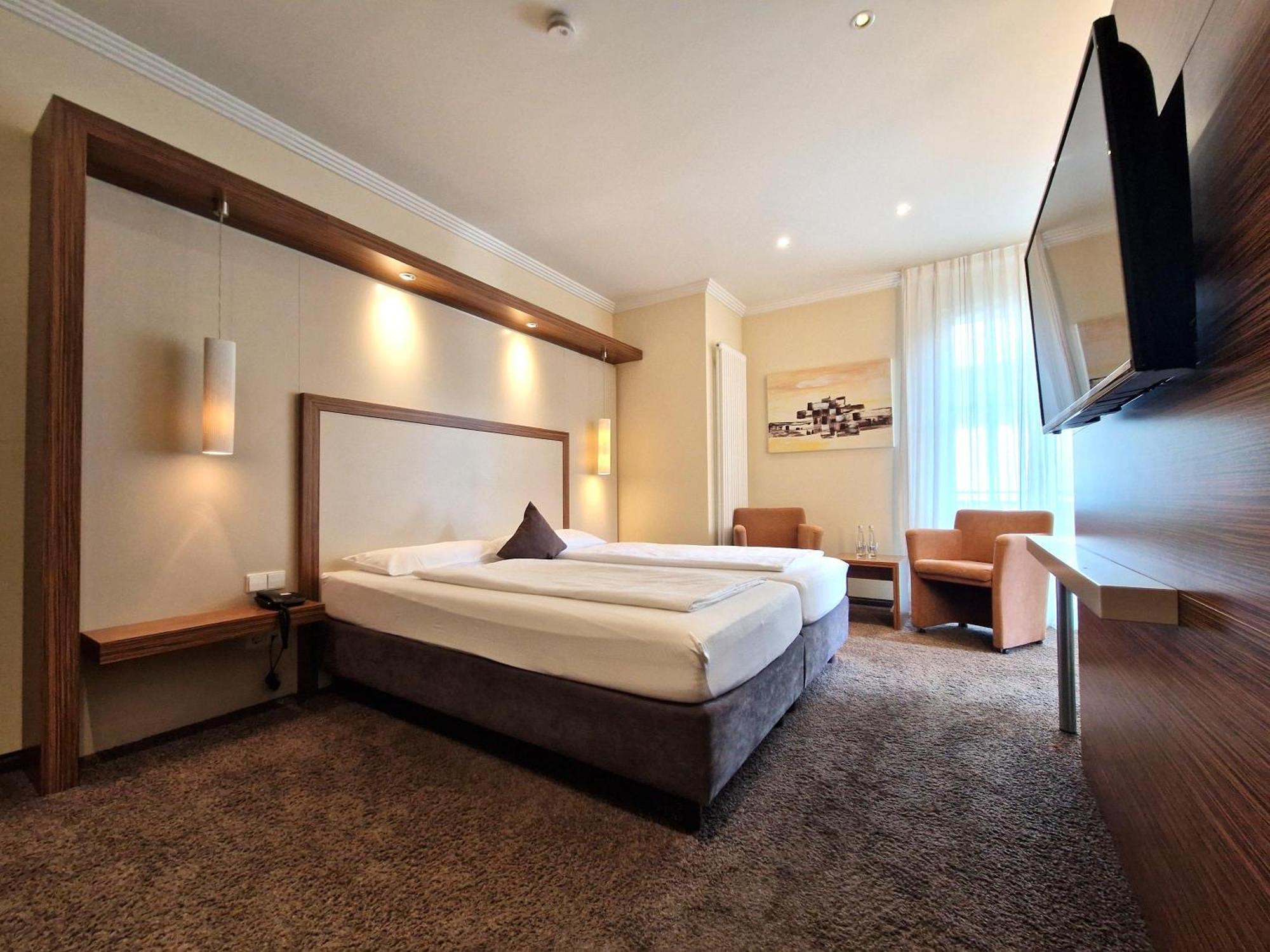 האסלאך אים קינזיגטאל Mosers Blume Relax & Genuss Hotel מראה חיצוני תמונה