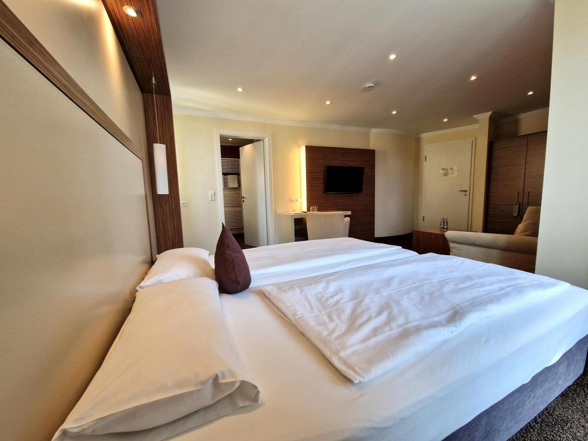 האסלאך אים קינזיגטאל Mosers Blume Relax & Genuss Hotel מראה חיצוני תמונה