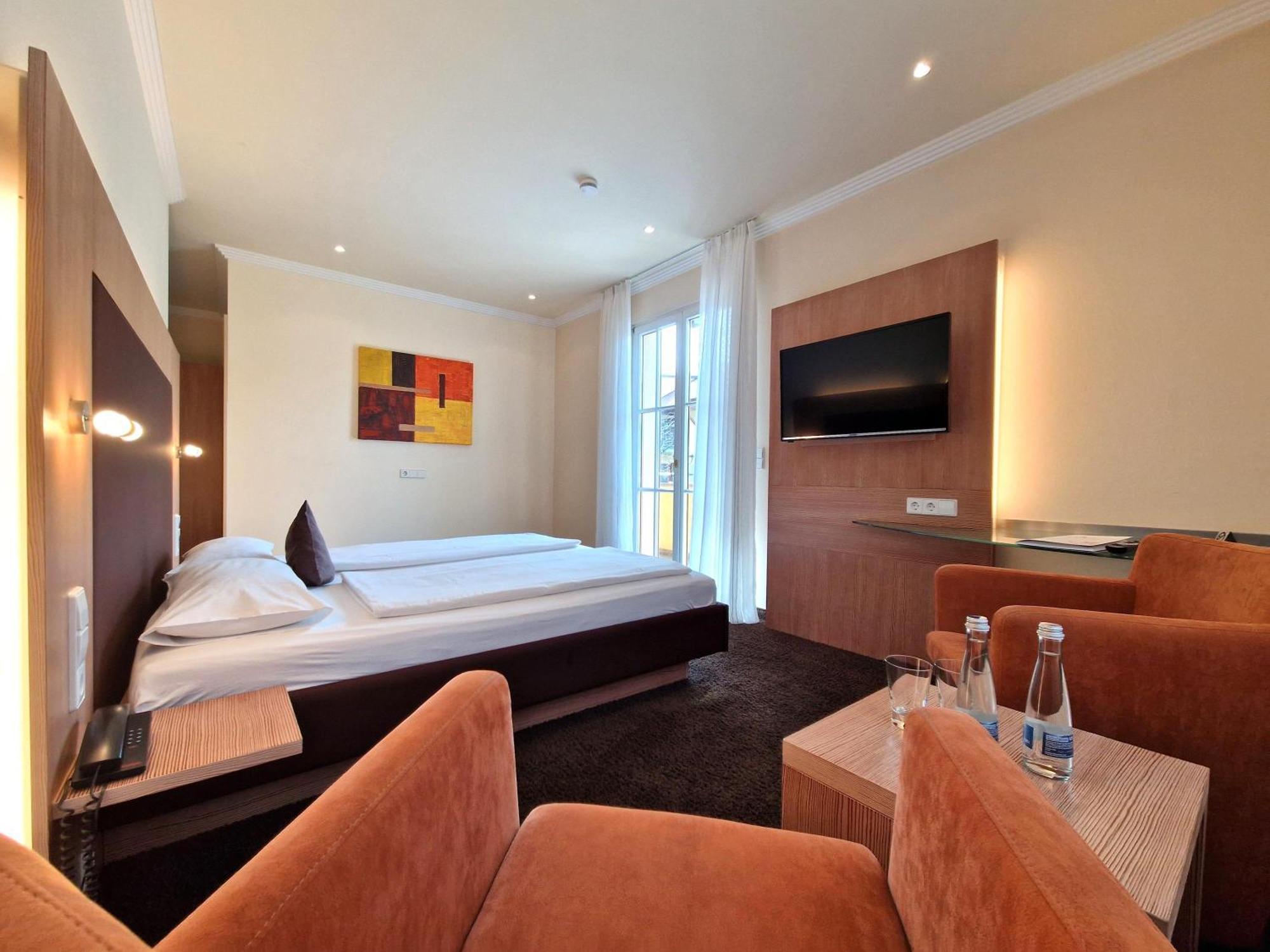 האסלאך אים קינזיגטאל Mosers Blume Relax & Genuss Hotel מראה חיצוני תמונה
