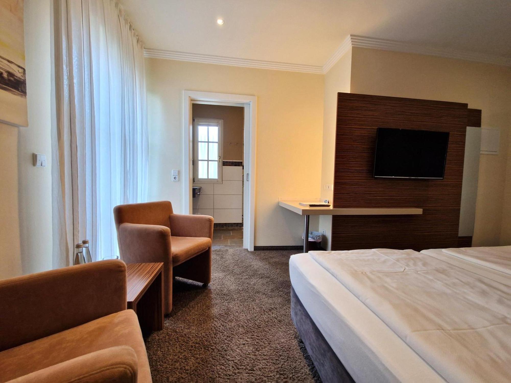 האסלאך אים קינזיגטאל Mosers Blume Relax & Genuss Hotel מראה חיצוני תמונה
