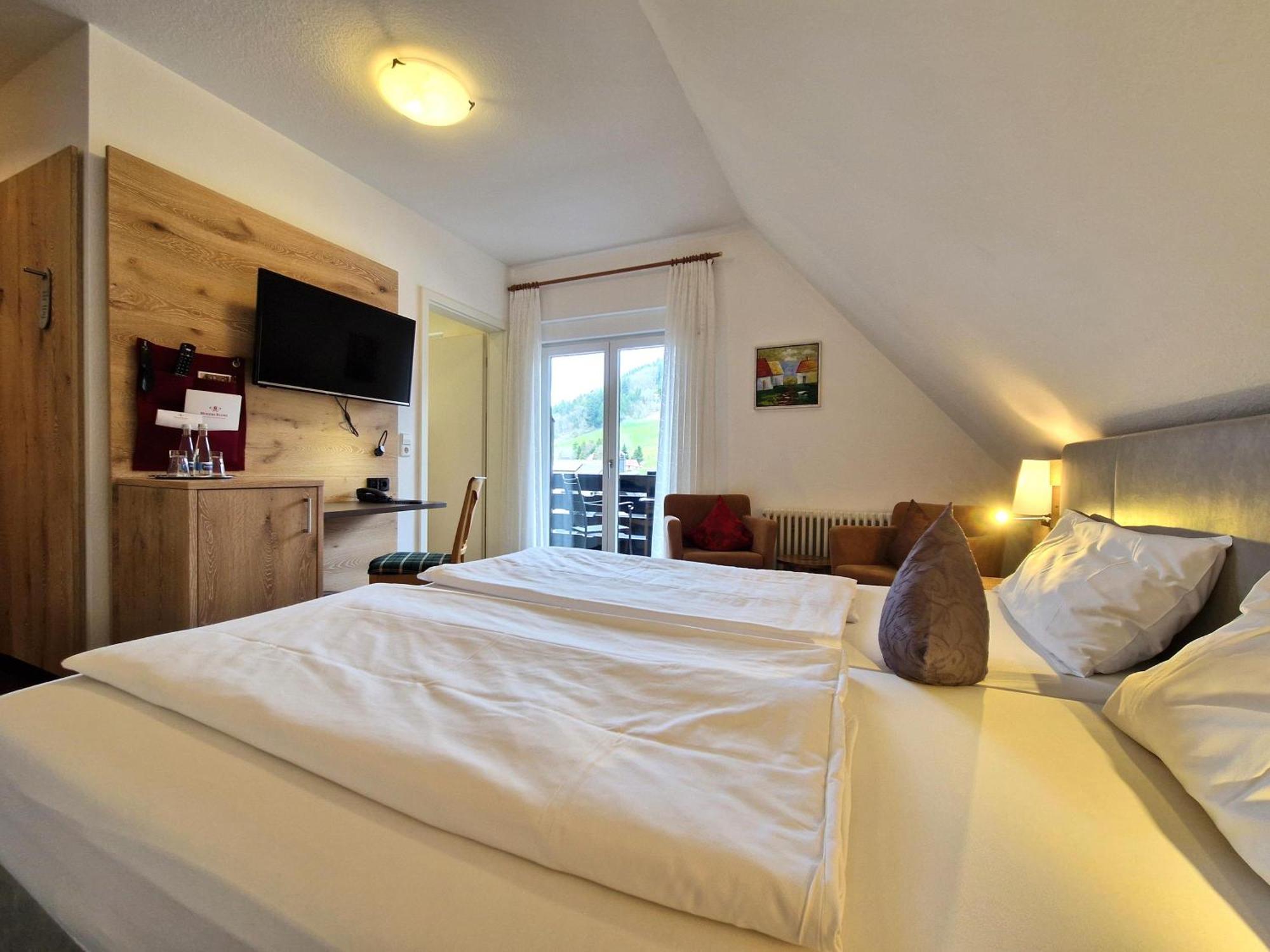 האסלאך אים קינזיגטאל Mosers Blume Relax & Genuss Hotel מראה חיצוני תמונה