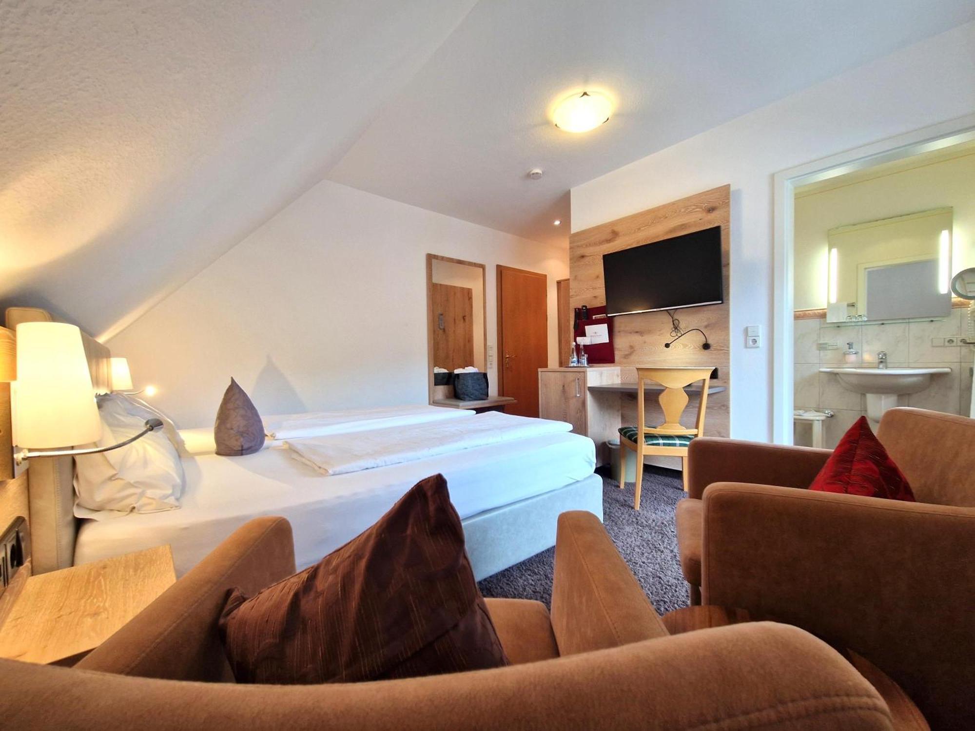 האסלאך אים קינזיגטאל Mosers Blume Relax & Genuss Hotel מראה חיצוני תמונה