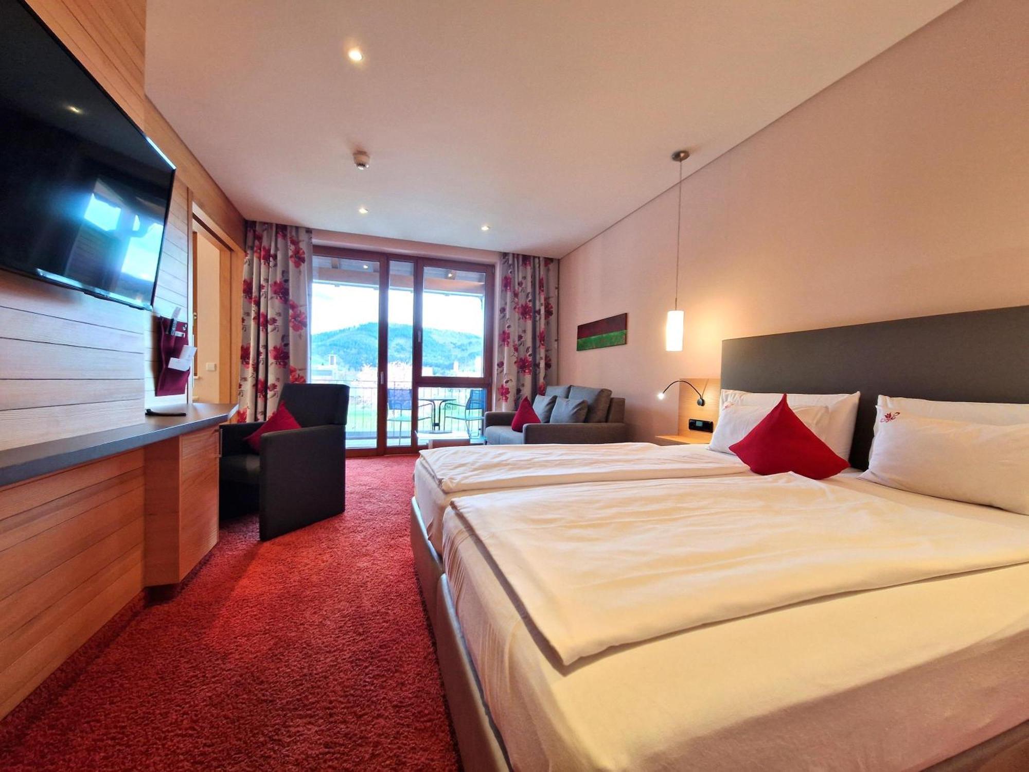 האסלאך אים קינזיגטאל Mosers Blume Relax & Genuss Hotel מראה חיצוני תמונה